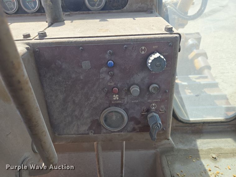 image for item EE8543 1977 Caterpillar  D8K dozer