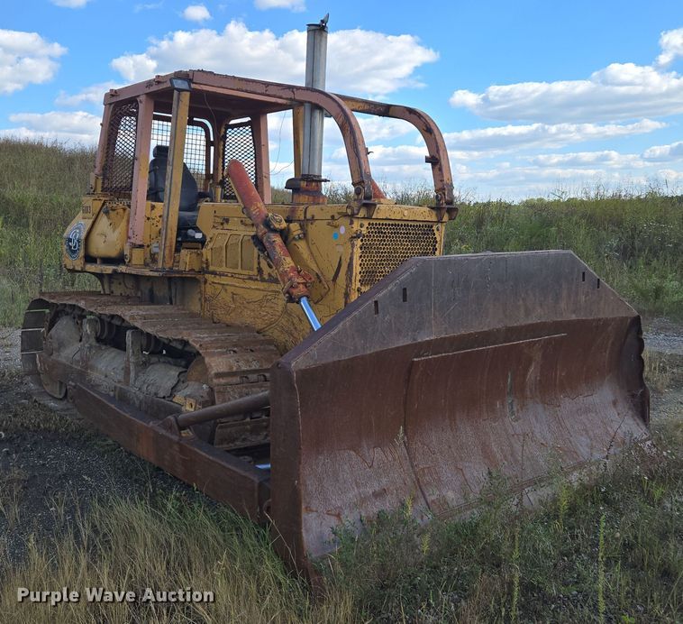image for item EE8544 1984 Komatsu D65E-7 dozer