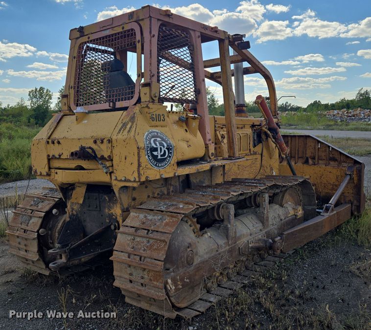 image for item EE8544 1984 Komatsu D65E-7 dozer