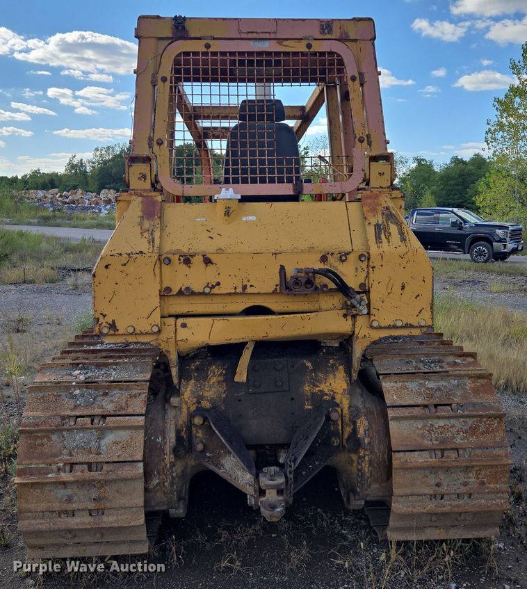 image for item EE8544 1984 Komatsu D65E-7 dozer