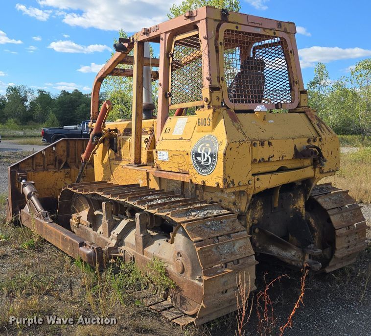 image for item EE8544 1984 Komatsu D65E-7 dozer