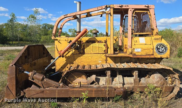 image for item EE8544 1984 Komatsu D65E-7 dozer