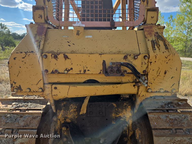 image for item EE8544 1984 Komatsu D65E-7 dozer