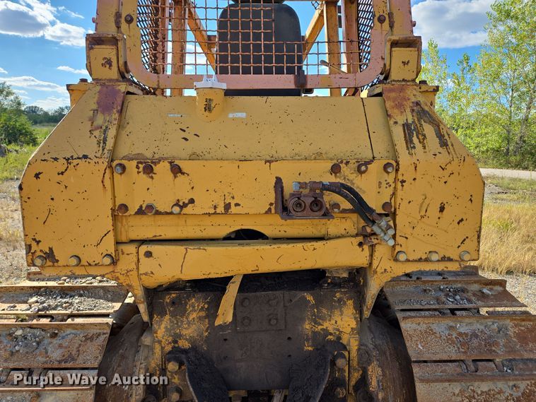 image for item EE8544 1984 Komatsu D65E-7 dozer