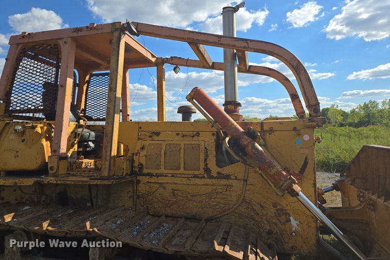 image for item EE8544 1984 Komatsu D65E-7 dozer