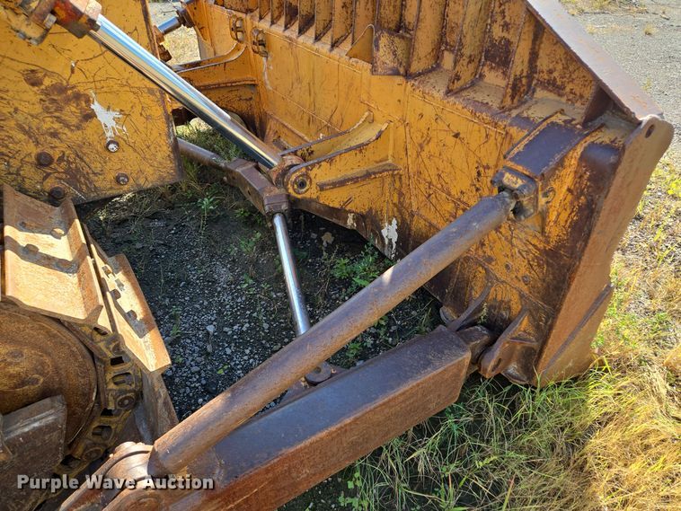 image for item EE8544 1984 Komatsu D65E-7 dozer