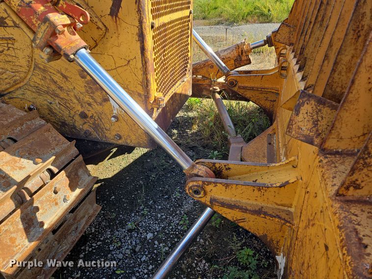 image for item EE8544 1984 Komatsu D65E-7 dozer