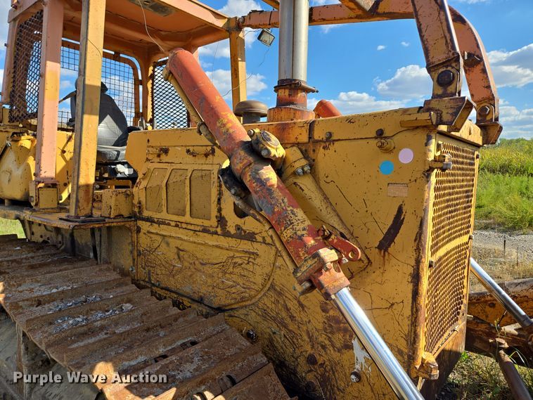 image for item EE8544 1984 Komatsu D65E-7 dozer