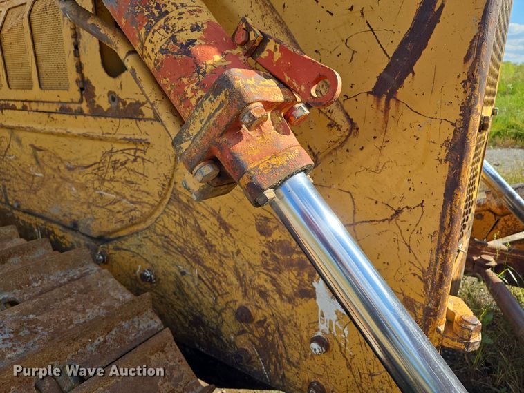 image for item EE8544 1984 Komatsu D65E-7 dozer