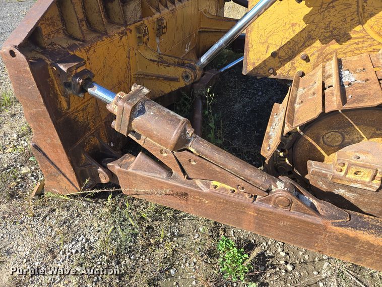 image for item EE8544 1984 Komatsu D65E-7 dozer