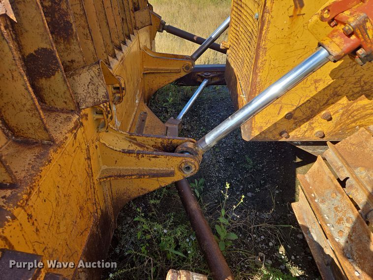 image for item EE8544 1984 Komatsu D65E-7 dozer