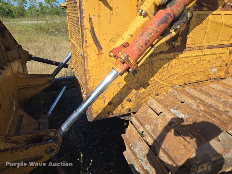 image for item EE8544 1984 Komatsu D65E-7 dozer