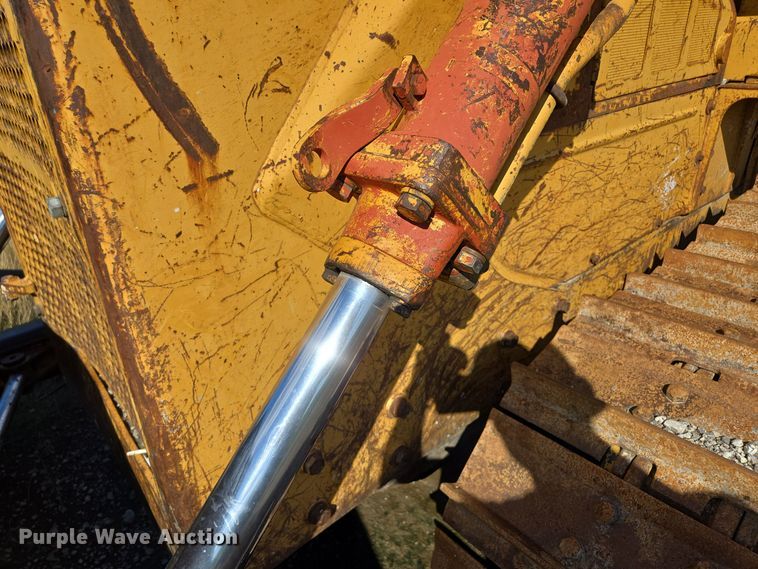 image for item EE8544 1984 Komatsu D65E-7 dozer