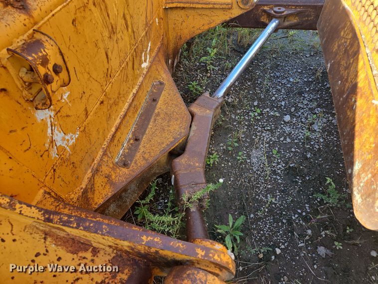 image for item EE8544 1984 Komatsu D65E-7 dozer