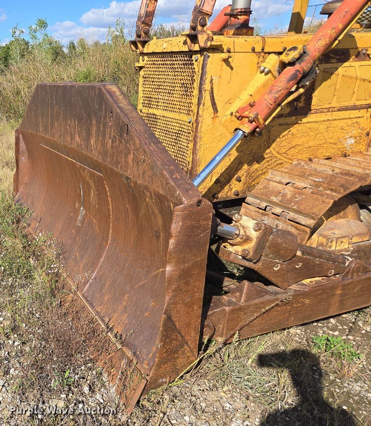 image for item EE8544 1984 Komatsu D65E-7 dozer