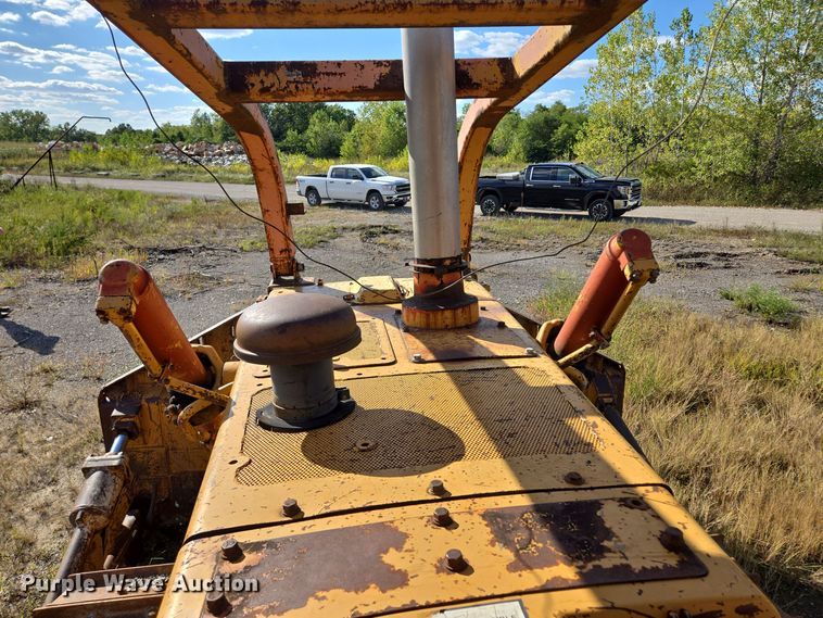 image for item EE8544 1984 Komatsu D65E-7 dozer