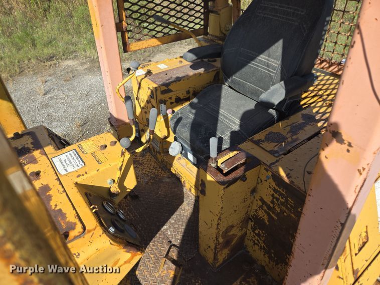 image for item EE8544 1984 Komatsu D65E-7 dozer