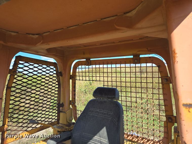 image for item EE8544 1984 Komatsu D65E-7 dozer