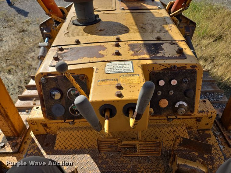 image for item EE8544 1984 Komatsu D65E-7 dozer