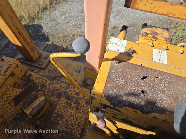 image for item EE8544 1984 Komatsu D65E-7 dozer