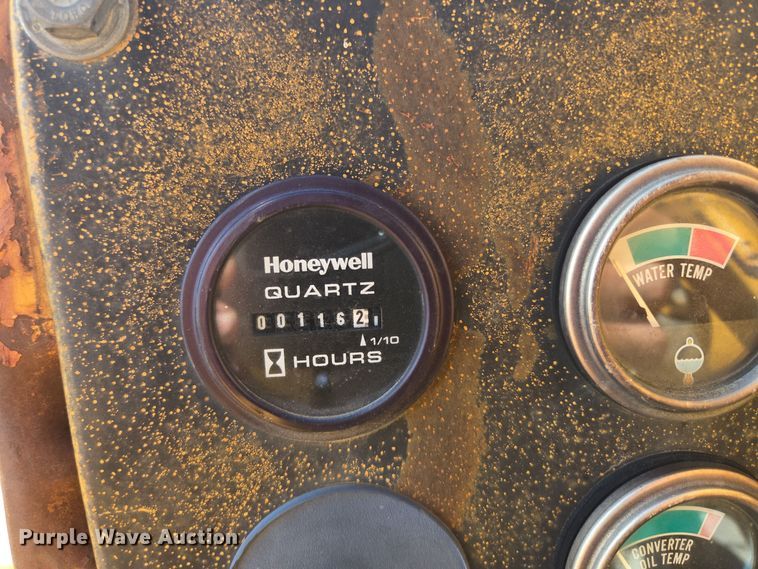 image for item EE8544 1984 Komatsu D65E-7 dozer