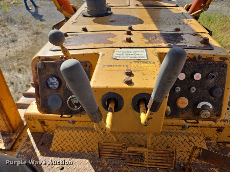 image for item EE8544 1984 Komatsu D65E-7 dozer