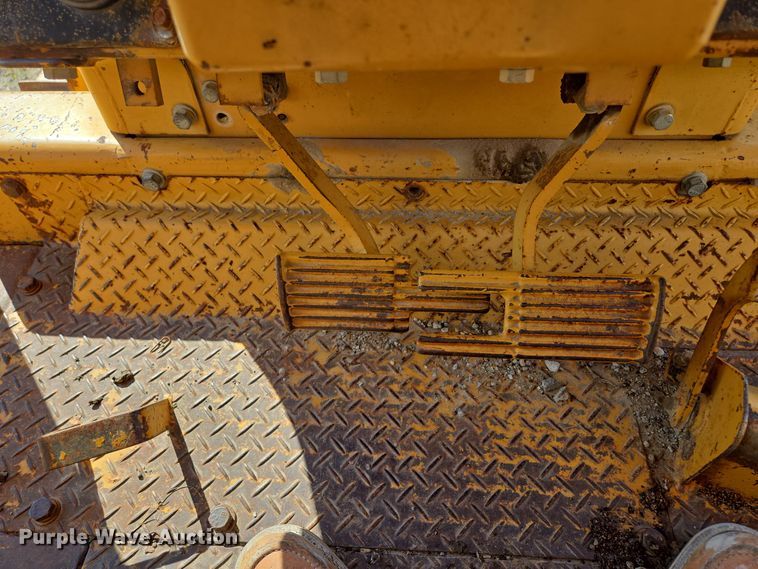 image for item EE8544 1984 Komatsu D65E-7 dozer