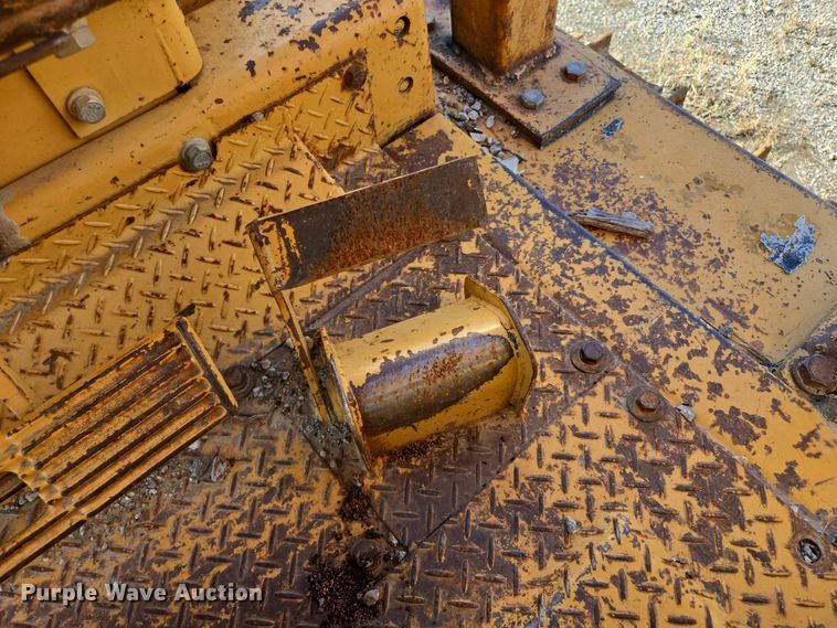 image for item EE8544 1984 Komatsu D65E-7 dozer