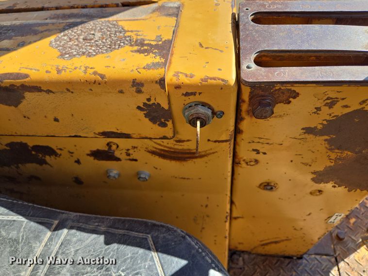 image for item EE8544 1984 Komatsu D65E-7 dozer
