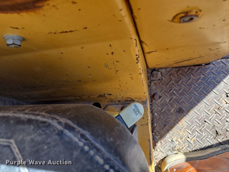 image for item EE8544 1984 Komatsu D65E-7 dozer