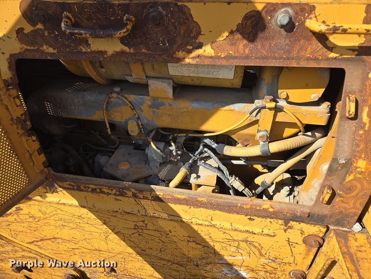 image for item EE8544 1984 Komatsu D65E-7 dozer