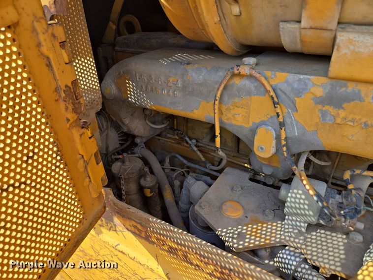 image for item EE8544 1984 Komatsu D65E-7 dozer