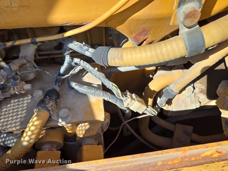 image for item EE8544 1984 Komatsu D65E-7 dozer