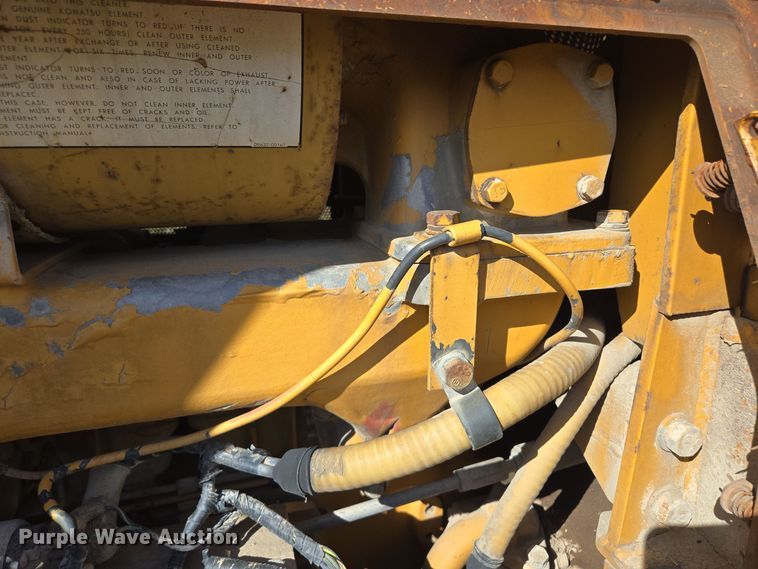 image for item EE8544 1984 Komatsu D65E-7 dozer