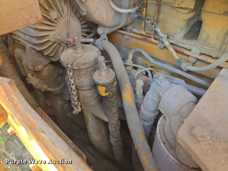 image for item EE8544 1984 Komatsu D65E-7 dozer