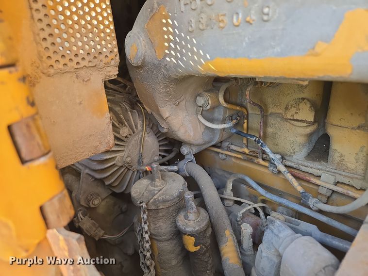 image for item EE8544 1984 Komatsu D65E-7 dozer