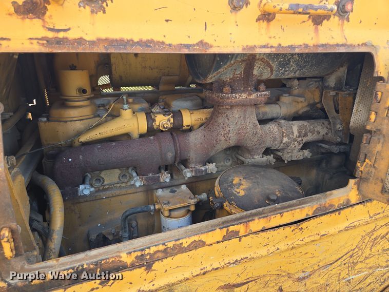 image for item EE8544 1984 Komatsu D65E-7 dozer