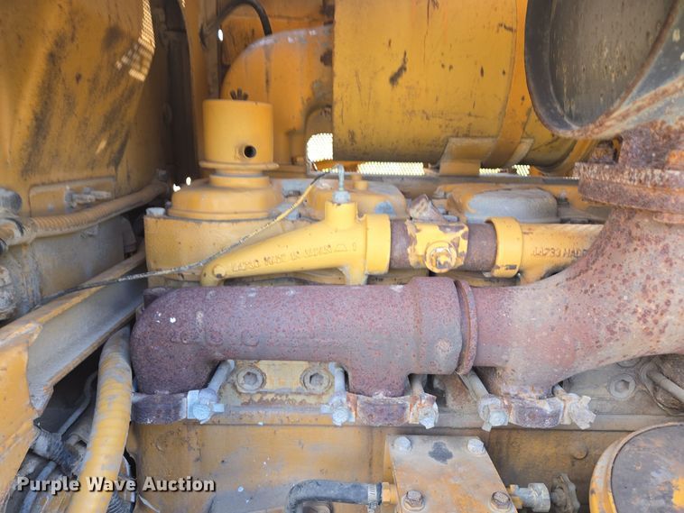 image for item EE8544 1984 Komatsu D65E-7 dozer