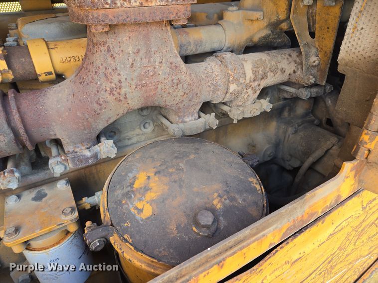 image for item EE8544 1984 Komatsu D65E-7 dozer