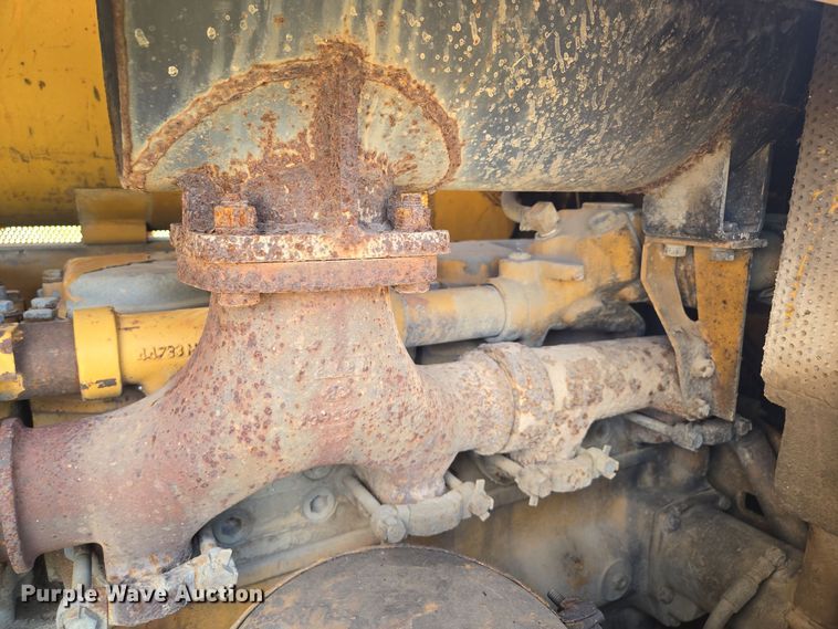 image for item EE8544 1984 Komatsu D65E-7 dozer