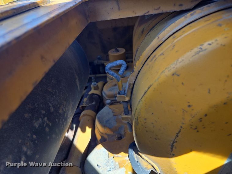 image for item EE8544 1984 Komatsu D65E-7 dozer