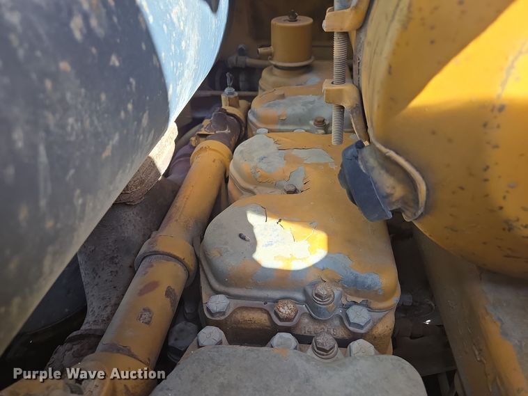 image for item EE8544 1984 Komatsu D65E-7 dozer