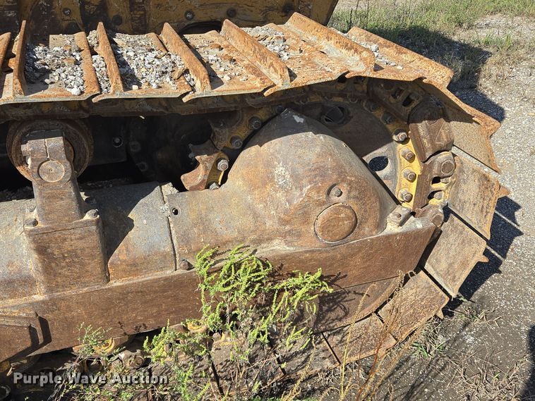 image for item EE8544 1984 Komatsu D65E-7 dozer