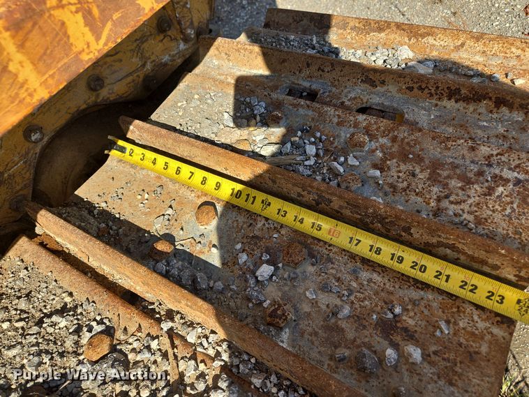 image for item EE8544 1984 Komatsu D65E-7 dozer