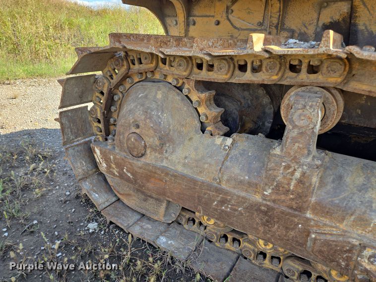 image for item EE8544 1984 Komatsu D65E-7 dozer