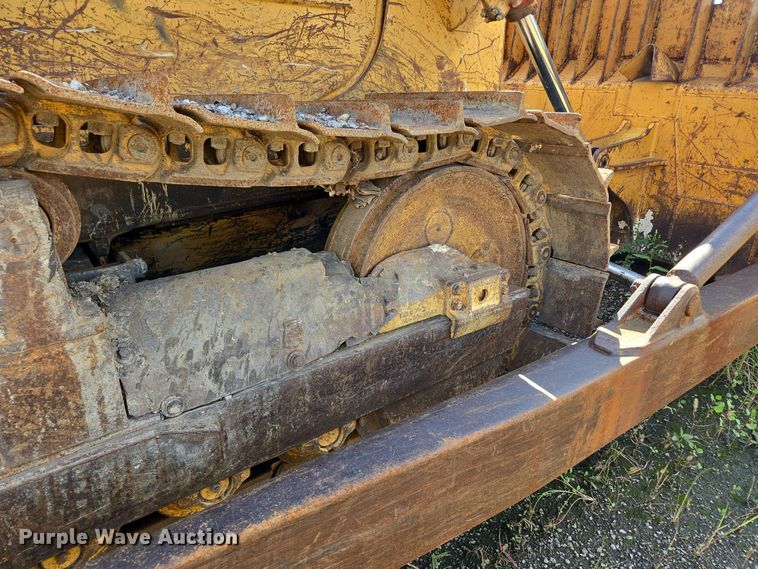 image for item EE8544 1984 Komatsu D65E-7 dozer