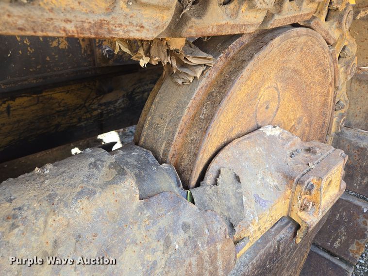 image for item EE8544 1984 Komatsu D65E-7 dozer