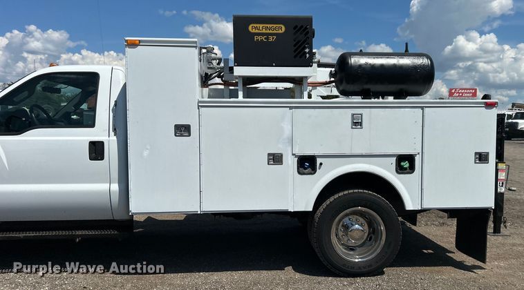 image for item EG0994 2011 Ford F550 Super Duty utility / service truck