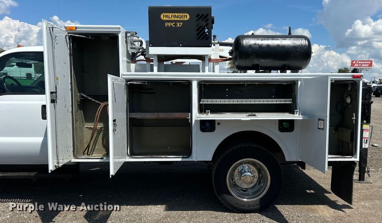 image for item EG0994 2011 Ford F550 Super Duty utility / service truck