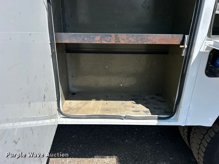 image for item EG0994 2011 Ford F550 Super Duty utility / service truck